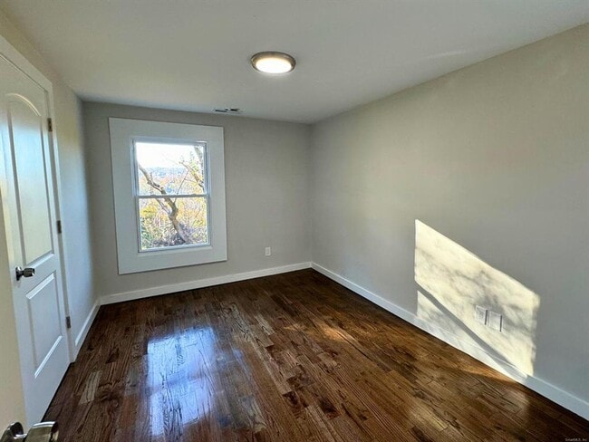 Building Photo - Single Family House