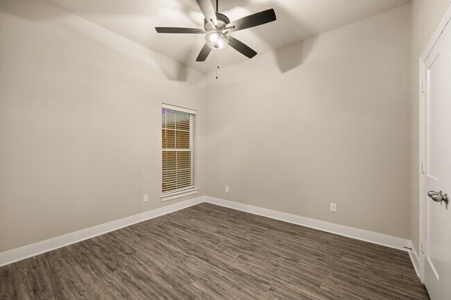 Building Photo - 1656 Legacy Dr
