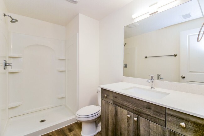 Building Photo - Spacious 3 Bed, 2.5 Bath Pet-Friendly Home...