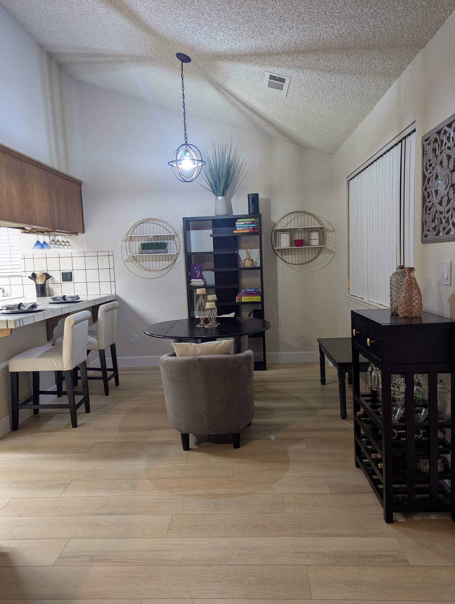 Building Photo - 2337 St Lawrence Ln