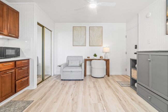 Building Photo - 2509 Ala Wai Blvd