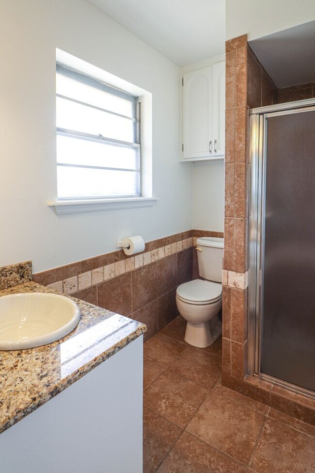 Building Photo - Located in South Tulsa - 3 Bedroom Home!!