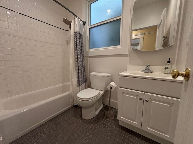 Building Photo - 311-315-315 19th Ave