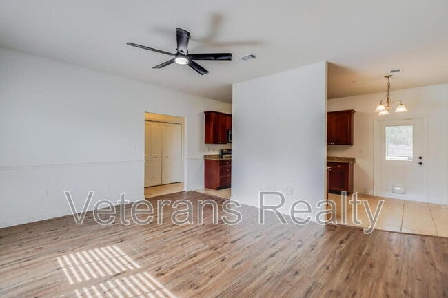 Building Photo - 18496 Devin Ct