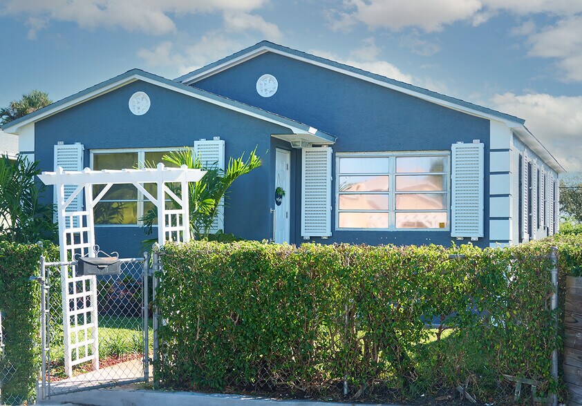 Adorable Lake Worth house, tons of charm! - 126 S E St