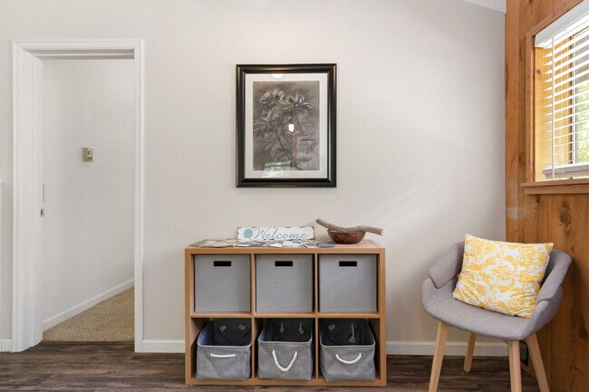 Building Photo - 901 Center St NE