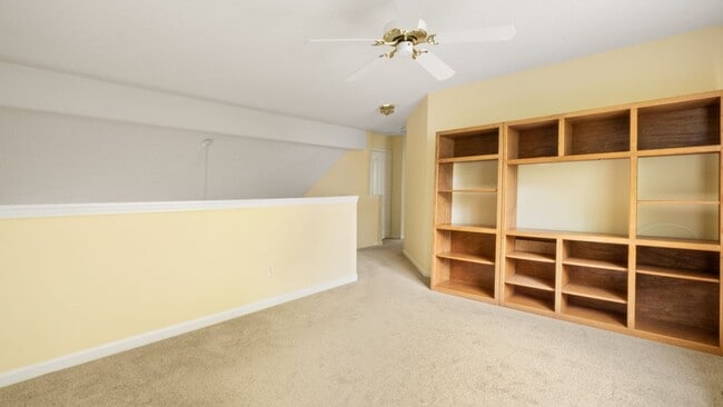Building Photo - 3BR 2.5BA Cul-de-sac House with Loft in To...