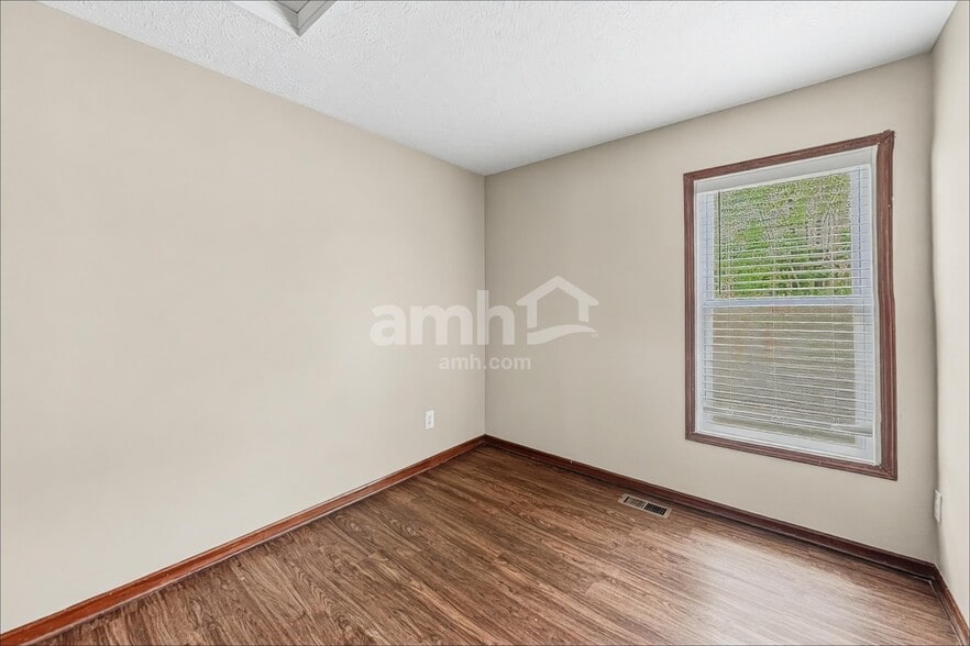 Building Photo - 5829 Sharets Dr