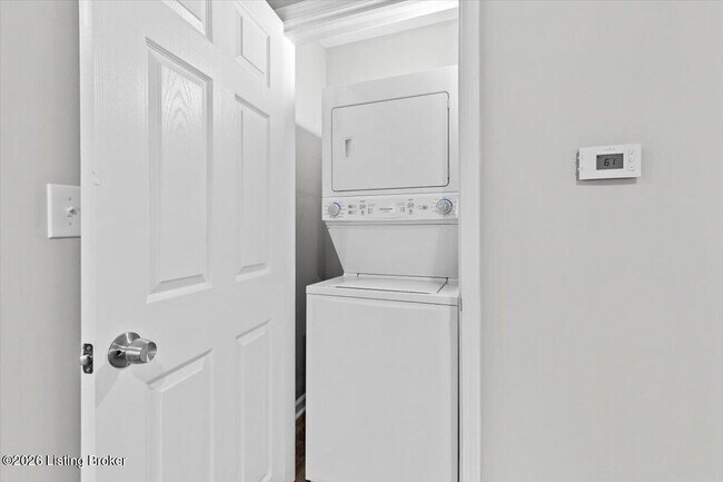 Building Photo - 1018 S 47th St