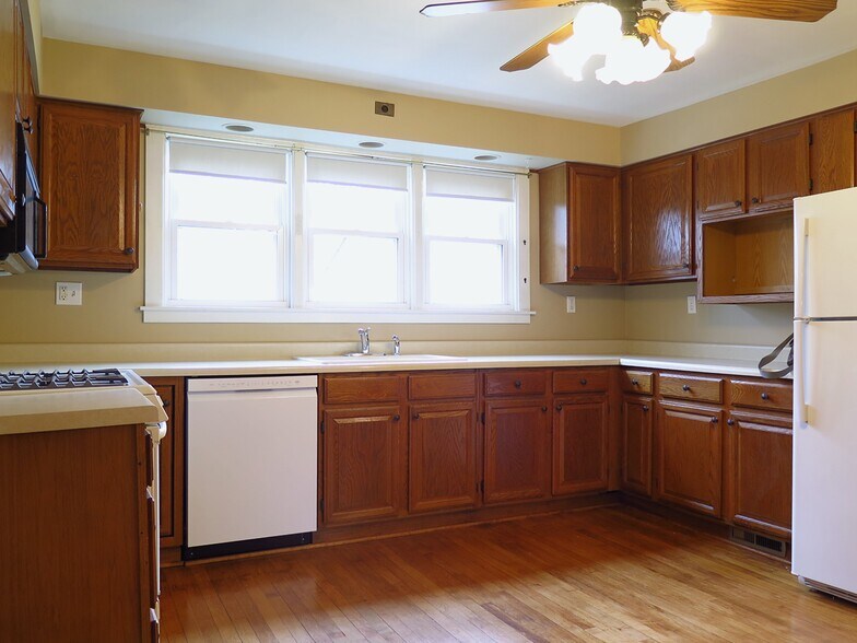 Kitchen - 1224 Dean St