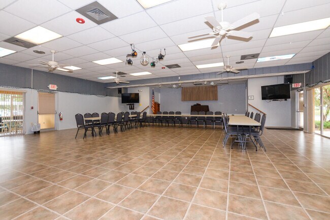 Building Photo - 8 Lake Vista Trail