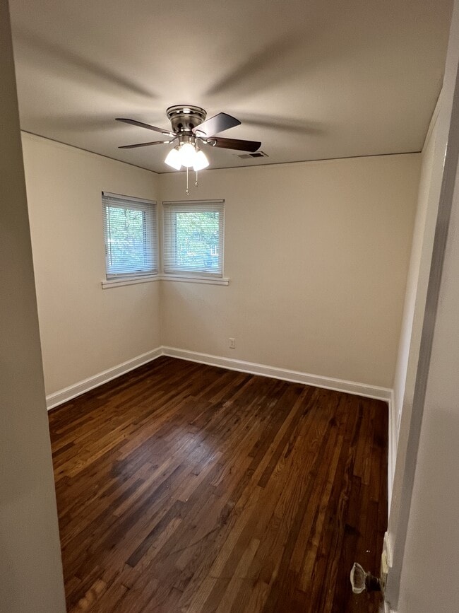 Building Photo - 166 Hart Ave