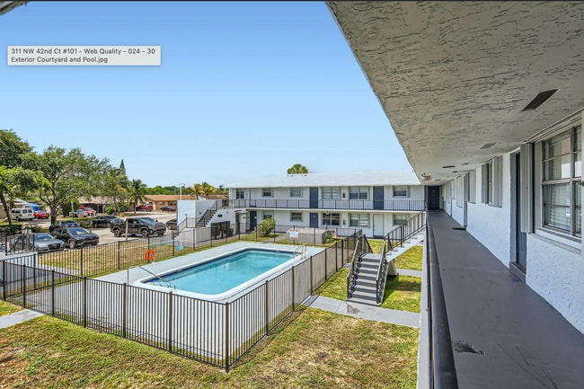 Building Photo - ? Beautiful remodeled 2-bed / 1-bath apartment.