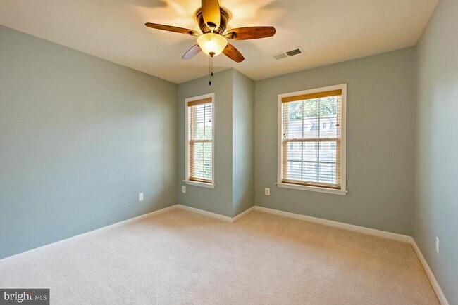 Building Photo - 3385 Beechcliff Dr