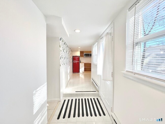 Building Photo - 28 Wessels Pl