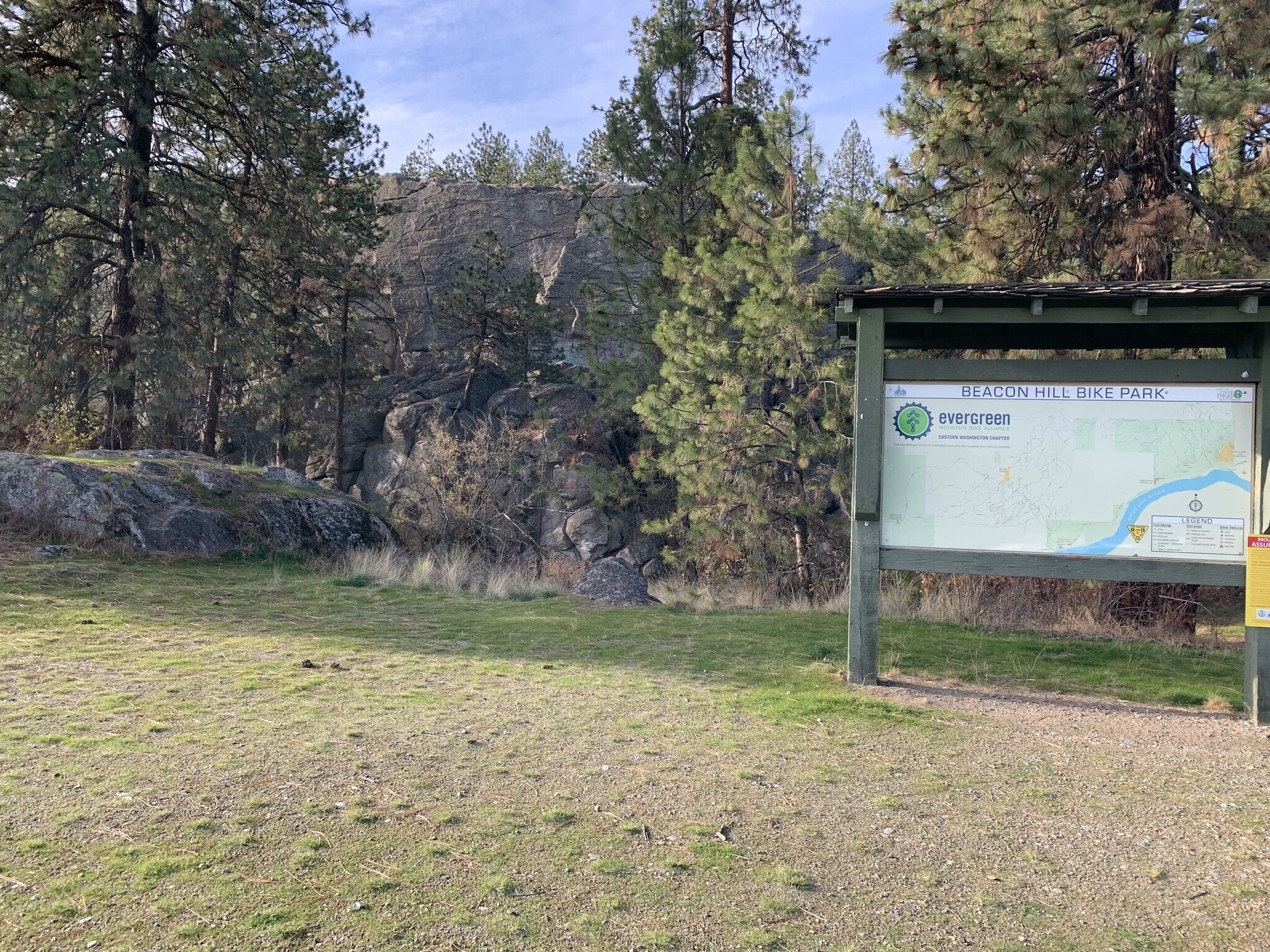 Sekani Park/Becon Hill: biking, hiking, disc golf 0.9 miles from house - 3242 N Stanley Rd