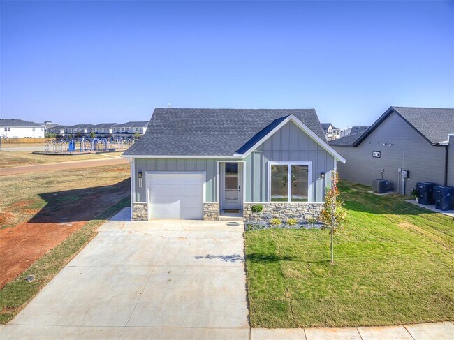 Building Photo - 2633 Crescent Ave