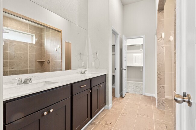 Building Photo - 25008 Calais New Ct