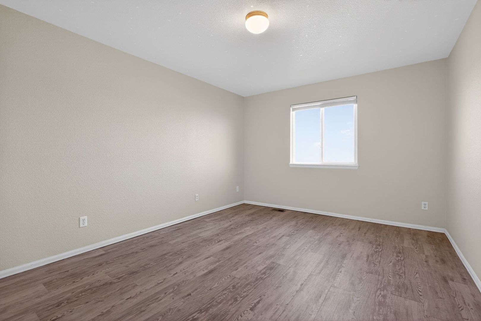 Building Photo - 10202 Silver Stirrup Dr