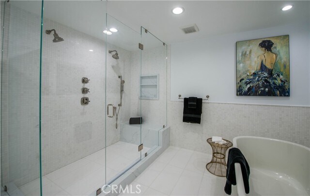 Building Photo - 16449 Tudor Dr