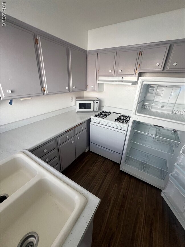Building Photo - 820 A