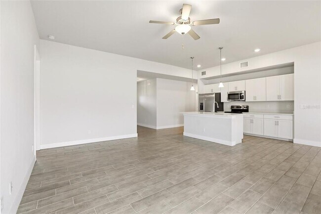 Building Photo - 870 Columbia St