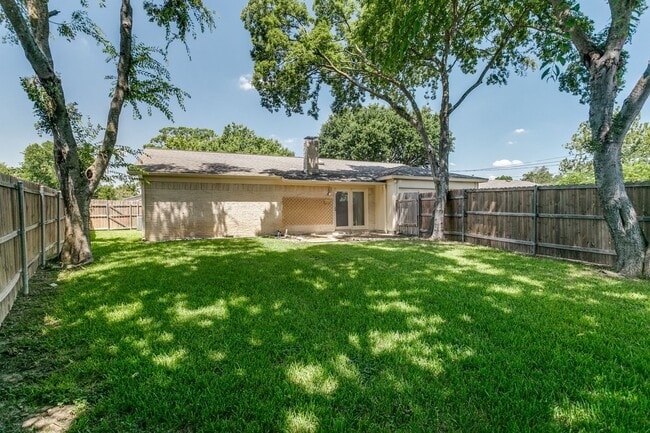 Building Photo - 1808 Ridgewood Dr