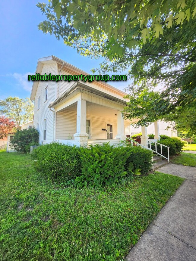 Building Photo - 113 E 3rd St