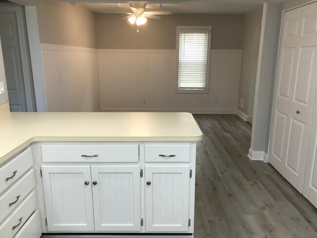 Building Photo - 87 Erie Beach Rd