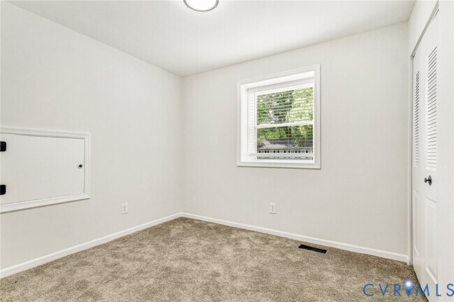 Building Photo - 9015 Covewood Rd