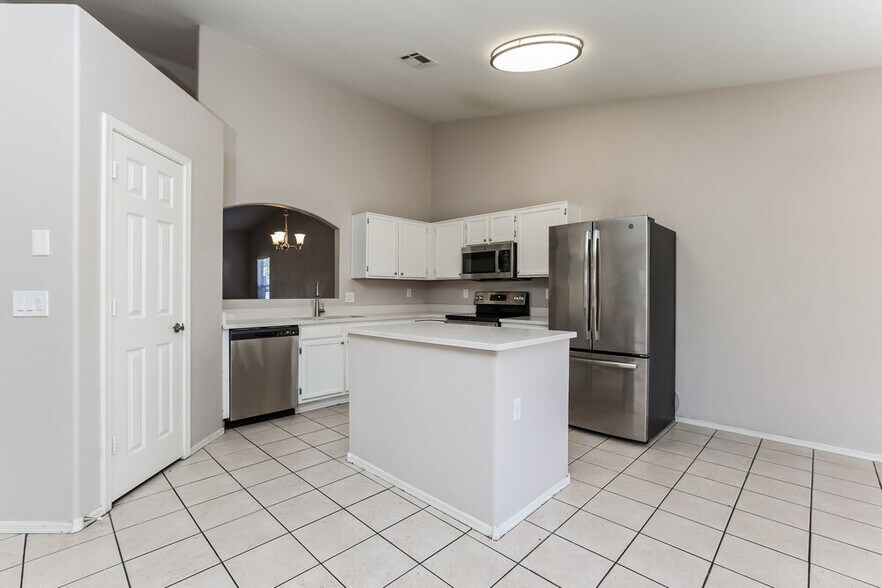 Building Photo - 5307 N 79th Dr