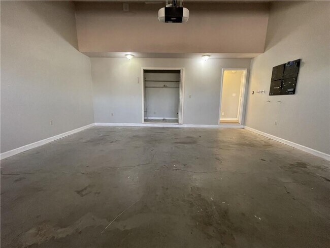 Building Photo - 3492 Point View Cir