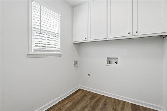 Building Photo - 313 Summit Ridge Dr