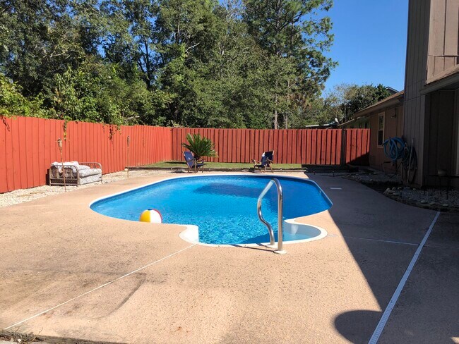 Building Photo - 8179 Crosswind Rd