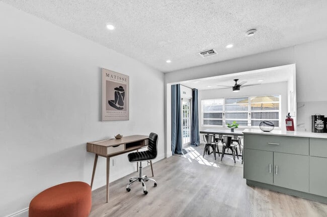 Building Photo - 730 N 72nd Terrace