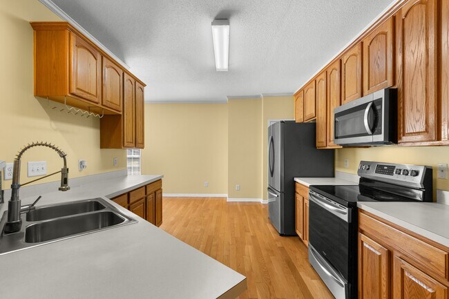 Building Photo - 100 Henson Pl
