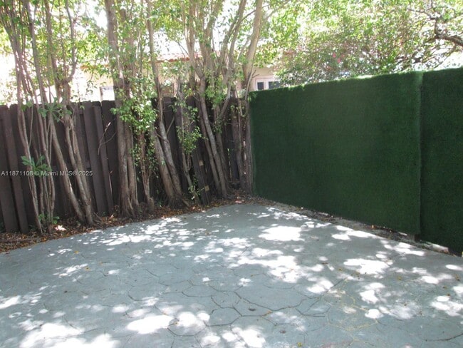 Building Photo - 6672 NW 107 Ct
