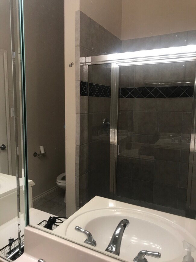 Building Photo - 2918 Ranch Road 620 N