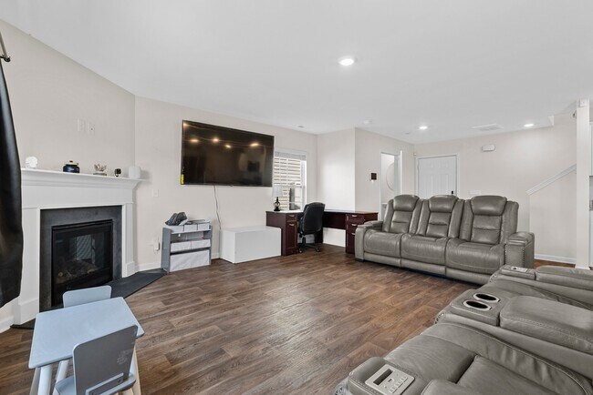 Building Photo - 2097 Elmridge Rd
