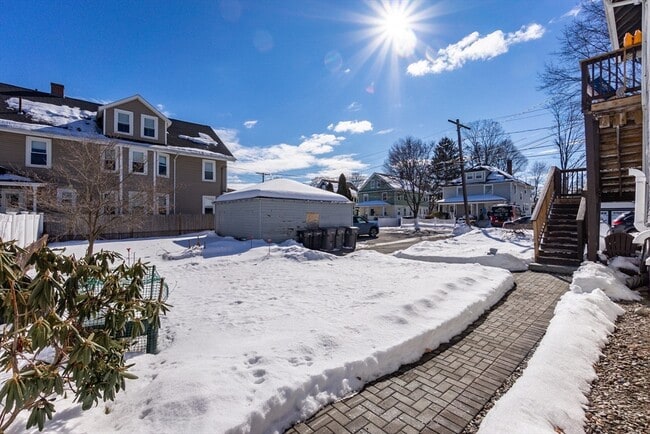 Building Photo - 359 Concord St