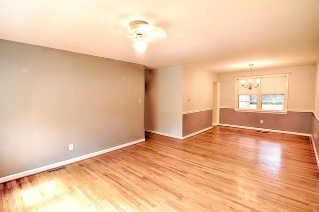 Building Photo - Home in Chapel Hill With Huge Yard!