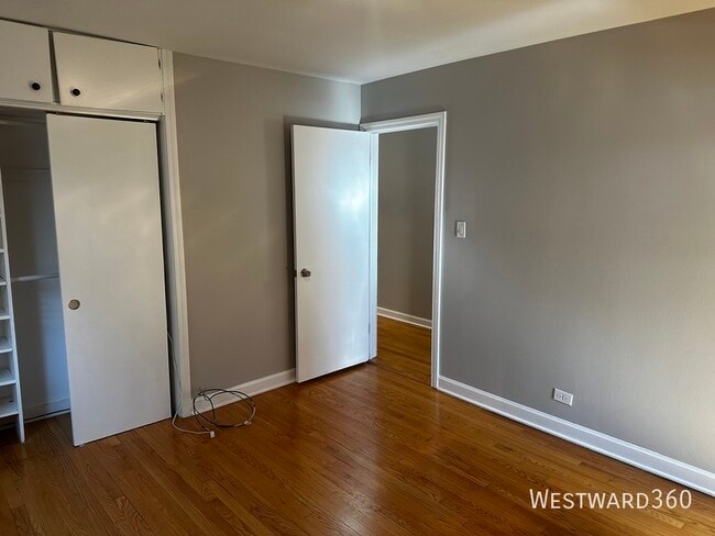 Building Photo - 2821 W Summerdale Ave