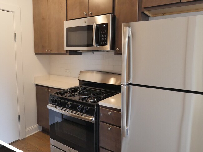 Building Photo - 2645 N Spaulding Ave