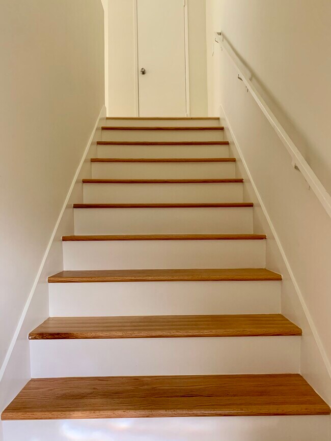 Building Photo - 1916 Clark Ln