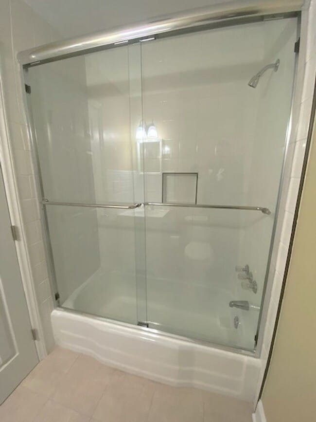 Building Photo - 100% Renovated! 3 Bedroom/1.5 Bathroom!