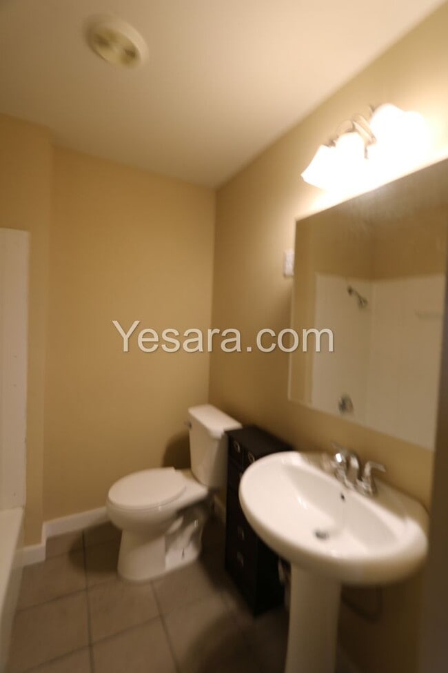 Building Photo - 2 Bedroom 2 Bath House