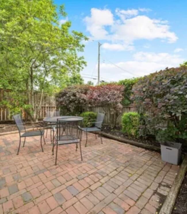 Building Photo - St. Matthews  3 Bed 2 Bath Stone Cape Cod Home