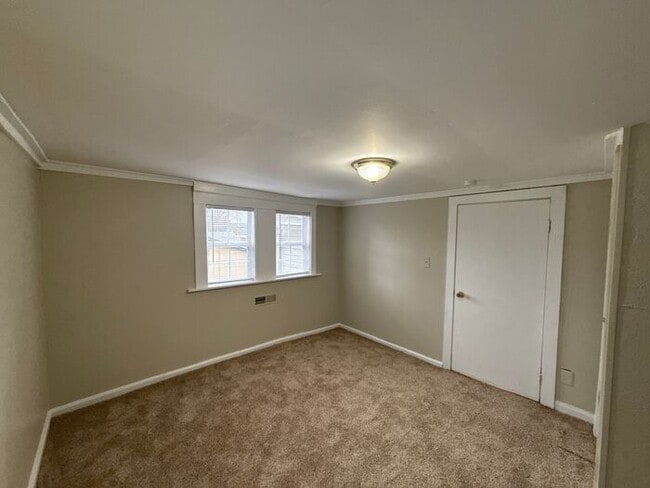 Building Photo - Duplex - Salisbury