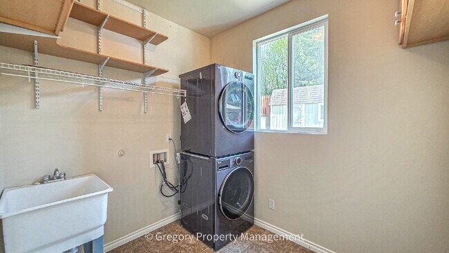 Building Photo - 6920 137th Pl SE