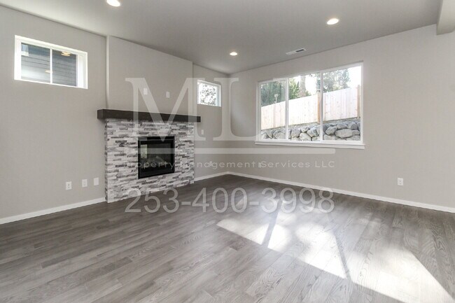 Building Photo - Nearly New Scenic Hill Home with Spacious ...